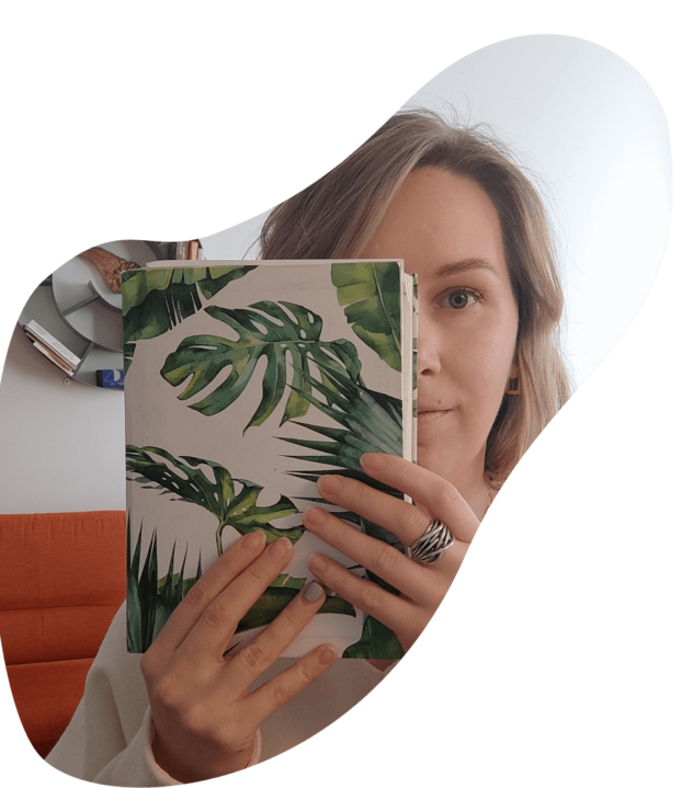 Katya-2 Екатерина с книгой