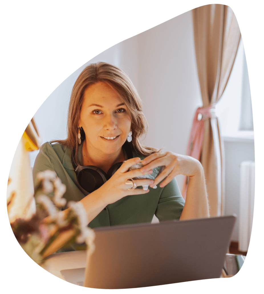 Katya-3 Екатерина за ноутбуком 2