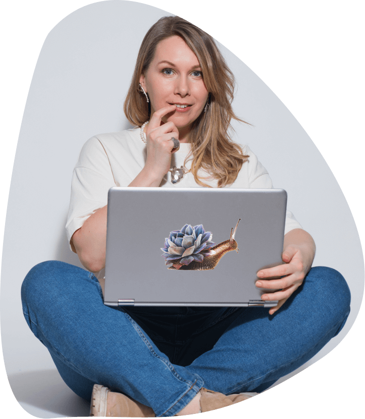 Katya-4-1 Екатерина за ноутбуком